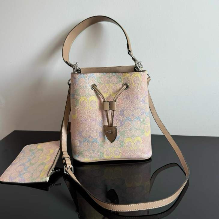 Picture of Coach Handbags _SKUfw231633737fw